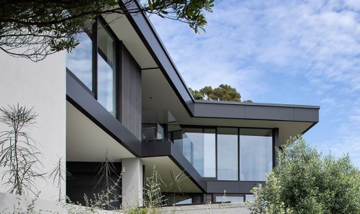 Sumner Residence - Glass windows and balcony